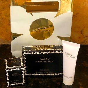 Marc Jacobs Daisy Gift Set - fragrance, solid perfume and lotion. Brand New!